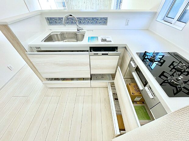 使いやすさを優先したスライド式収納タイプ！