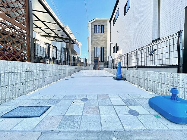 シンプルで落ち着きのある建物は住むかたの個性でオリジナルなものになっていきます。 