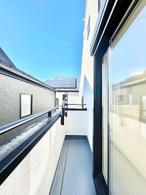 ゆったりバルコニーだから沢山お洗濯ものを干せます。