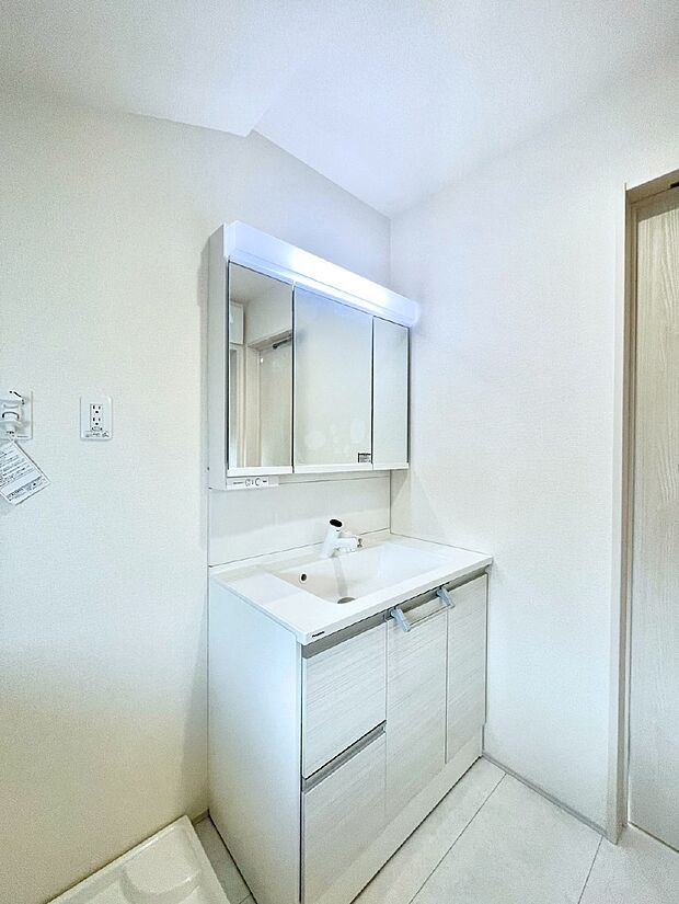 清潔感のある快適空間です。毎日の身支度も気持ち良くお使い頂けます。 