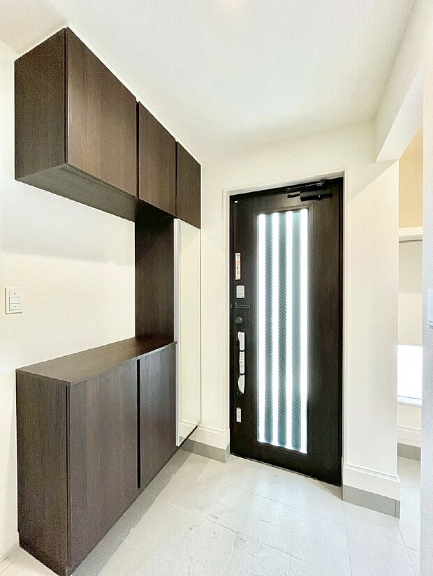 飾り棚を利用して、お越しいただくお客様をおもてなしできます。