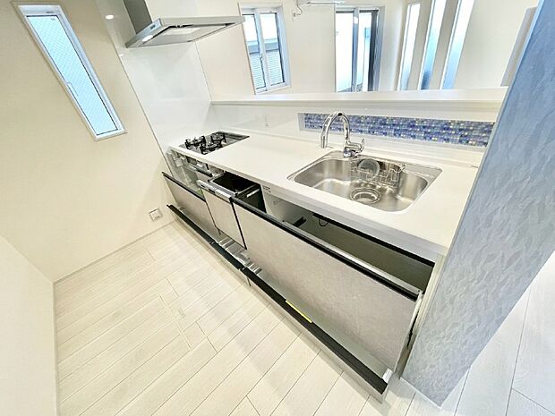 使いやすさを優先したスライド式収納タイプ!