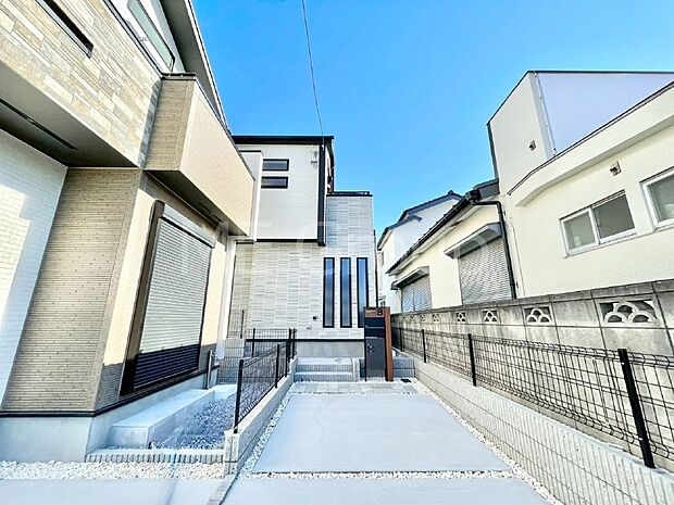 洗練された外観、上質な住空間が広がる室内は永く安心して過ごせる住居です。