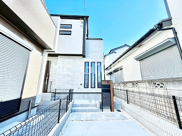 シンプルで落ち着きのある建物は住むかたの個性でオリジナルなものになっていきます。