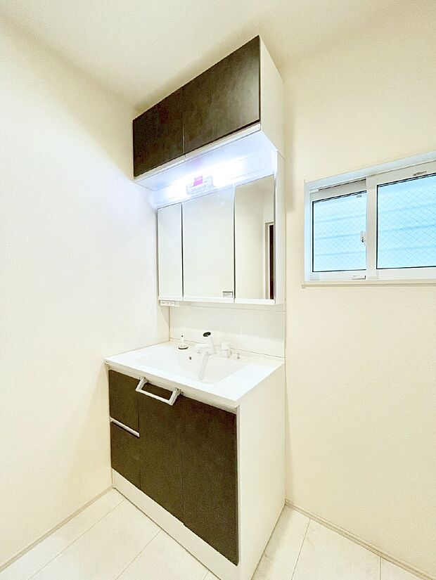 清潔感のある快適空間です。毎日の身支度も気持ち良くお使い頂けます。 