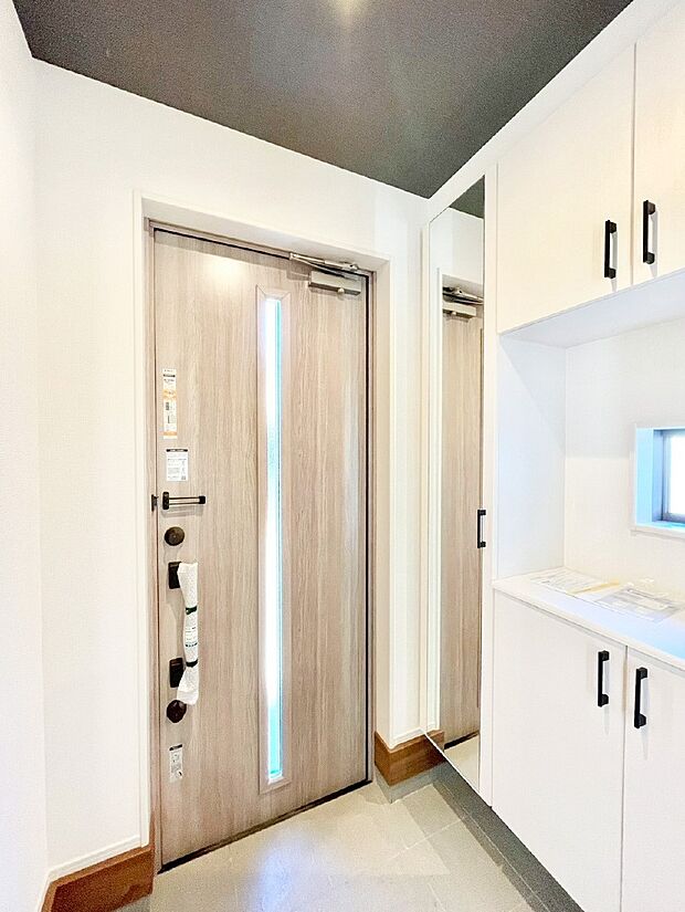 明るい玄関はお客様をお出迎えするのにぴったりです!