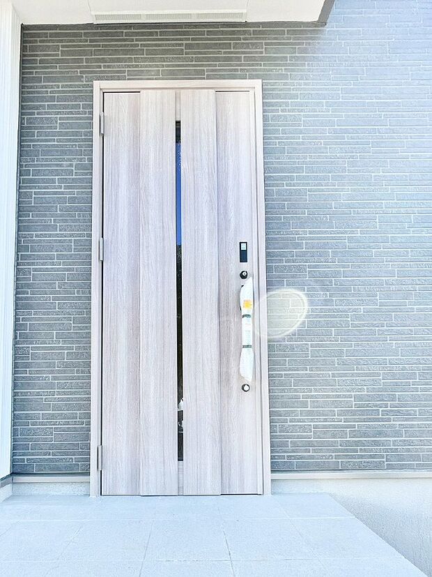 大切な家族、来客を出迎える玄関。