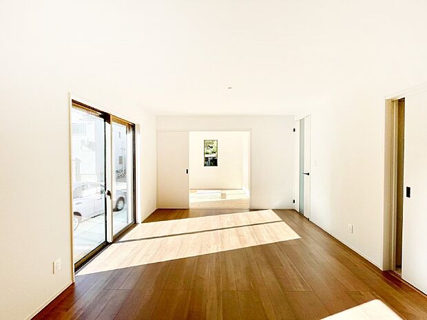 家族団らんの時間も増えそうなくつろぎのリビングダイニング。