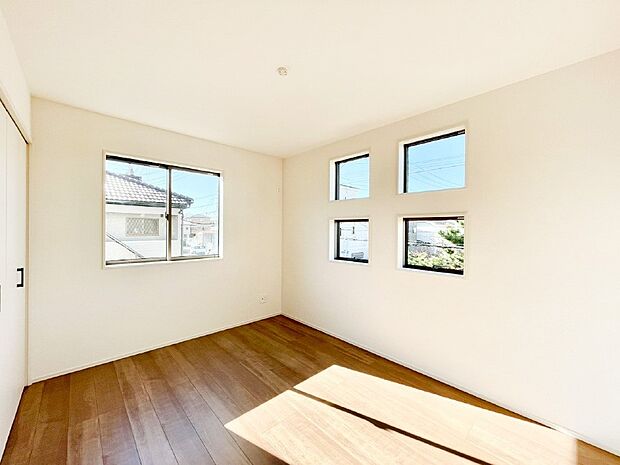 使いやすい形でベットや家具の置き方にも困ることもありません。