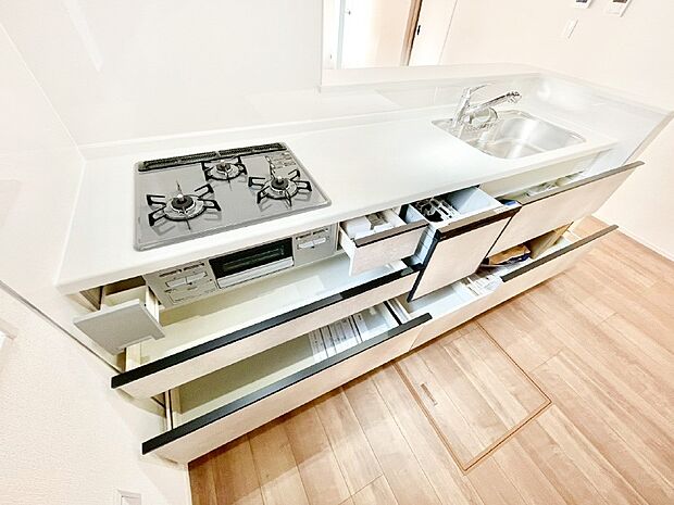 使いやすさを優先したスライド式収納タイプ！