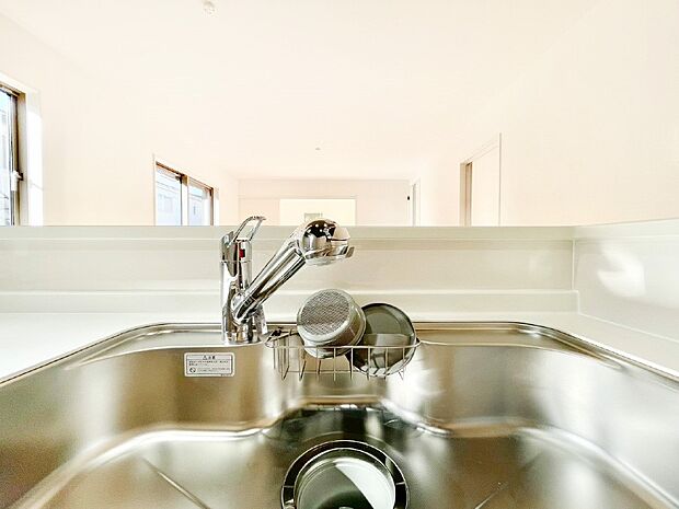 いつでも清潔なおいしいお水を。一つの水栓で水道水と浄水を使い分け。