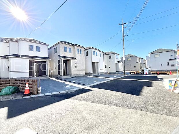 前面道路はきちんと整備されています