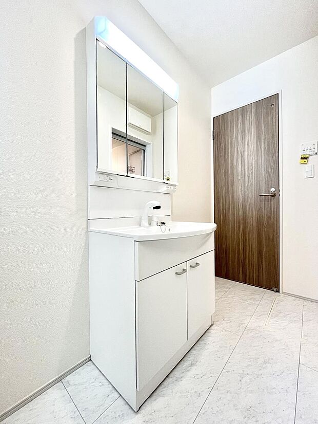 清潔感のある快適空間です。毎日の身支度も気持ち良くお使い頂けます。