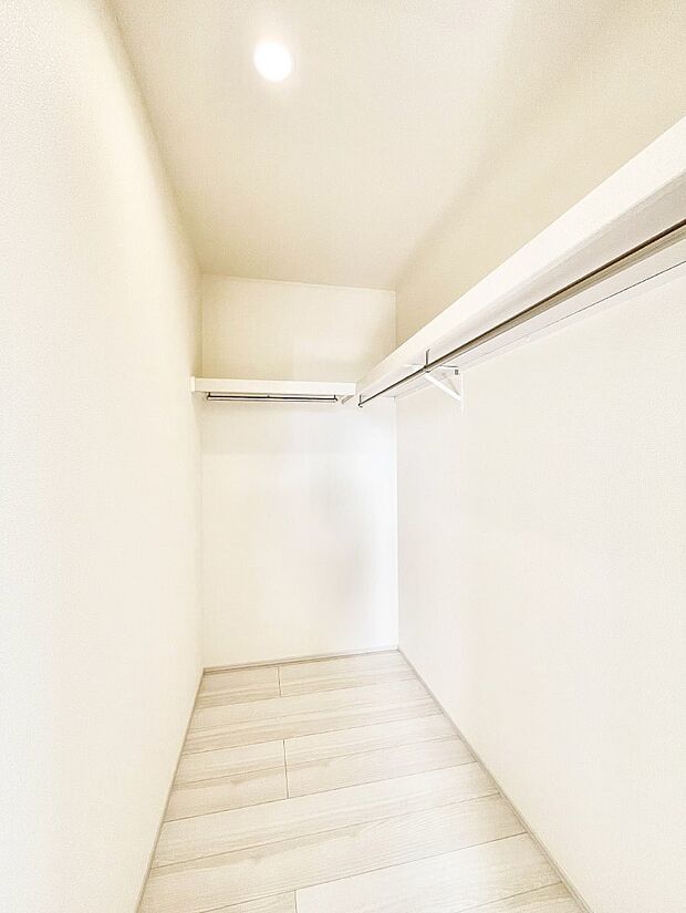 ウォークインクローゼットの活用で生活空間スッキリ