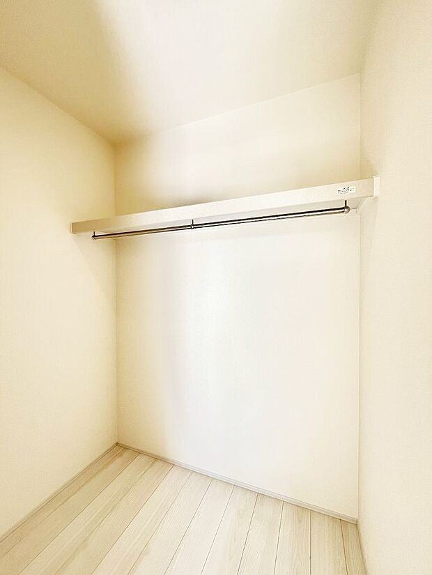 ウォークインクローゼットの活用で生活空間スッキリ