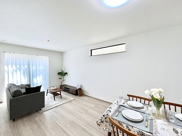 家族団らんの時間も増えそうなくつろぎのリビングダイニング。