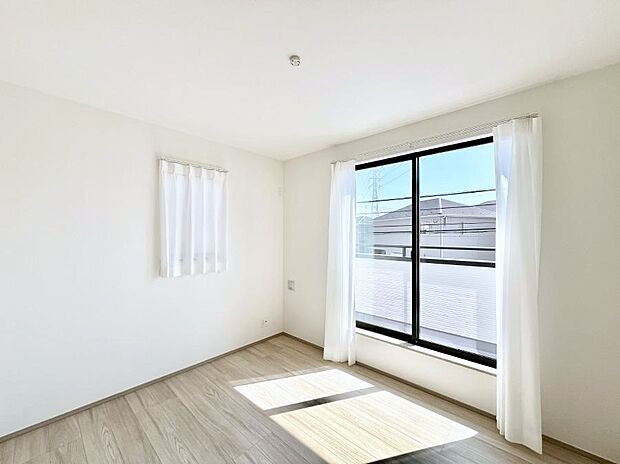 使いやすい形でベットや家具の置き方にも困ることもありません。