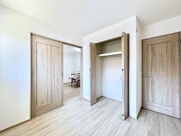 リビング隣接の洋室は個室としても利用できます