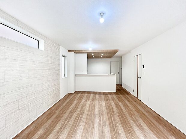 家族団らんの時間も増えそうなくつろぎのリビングダイニング。