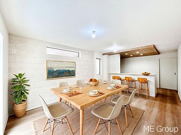 落ち着いた雰囲気のLDKは家族みんなの快適空間※家具はCGです