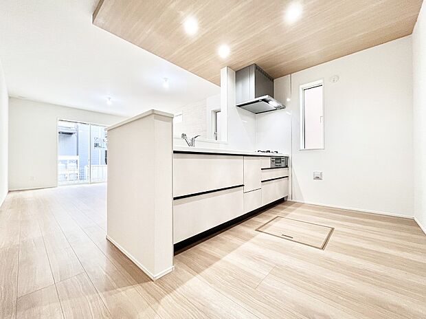 料理をしながらご家族との会話を楽しめる対面カウンターキッチン