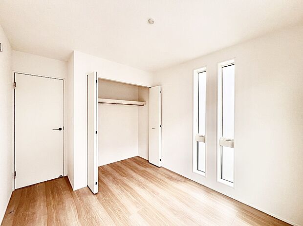 窓からのやさしい光が心地よいプライベートルーム