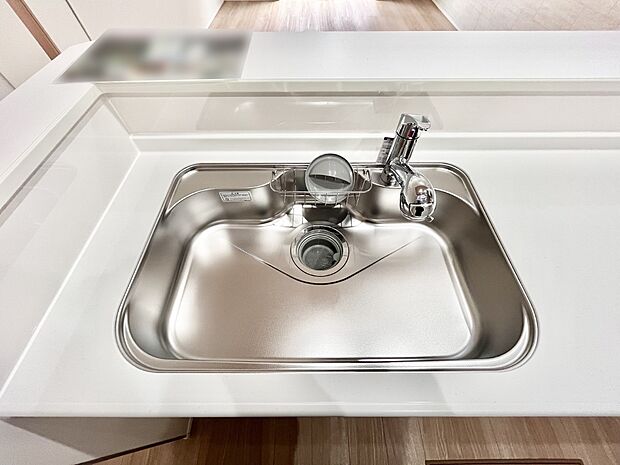 広々としたシンクでお料理やお皿洗いもラクラク快適に！