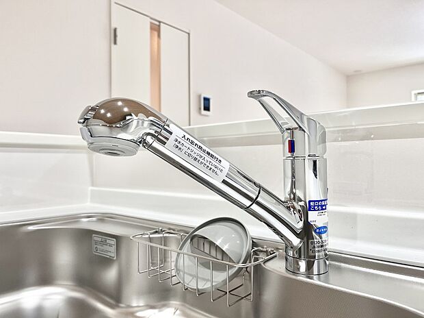 いつでも清潔なおいしいお水を。一つの水栓で水道水と浄水を使い分け。