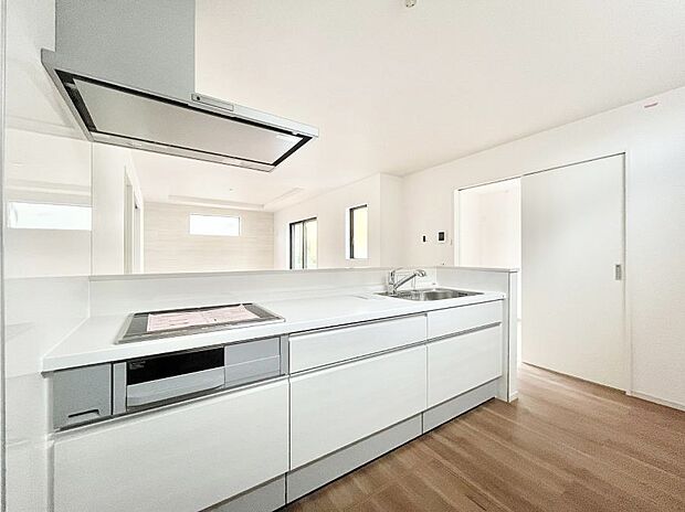 料理をしながらご家族との会話を楽しめる対面カウンターキッチン