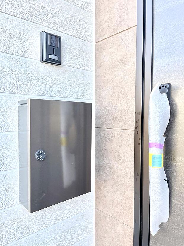 シンプルデザインのポスト。