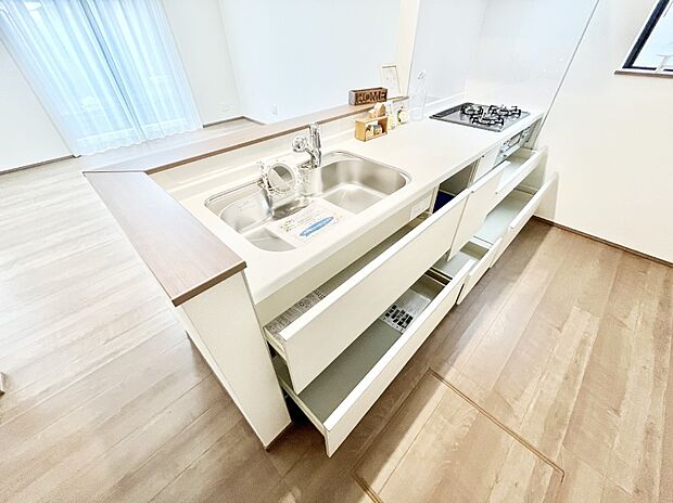 使いやすさを優先したスライド式収納タイプ！