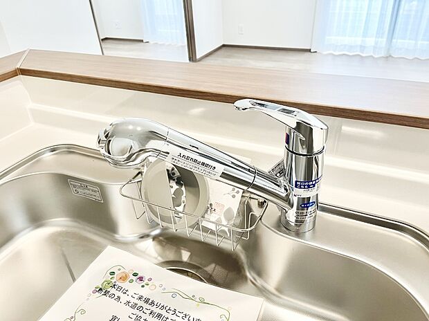 いつでも清潔なおいしいお水を。一つの水栓で水道水と浄水を使い分け。