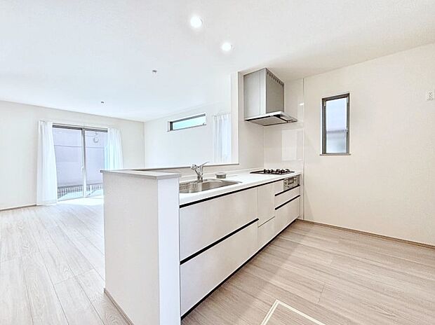 料理をしながらでもご家族との会話を楽しめる対面キッチン