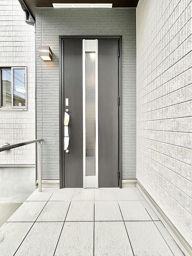 大切な家族、来客を出迎える玄関。