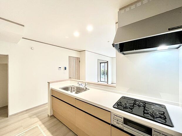 料理をしながらでもご家族との会話を楽しめる対面キッチン