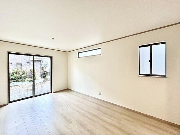 家族の笑顔が自然と生まれてくる、そんな雰囲気のダイニングに仕上がっています。