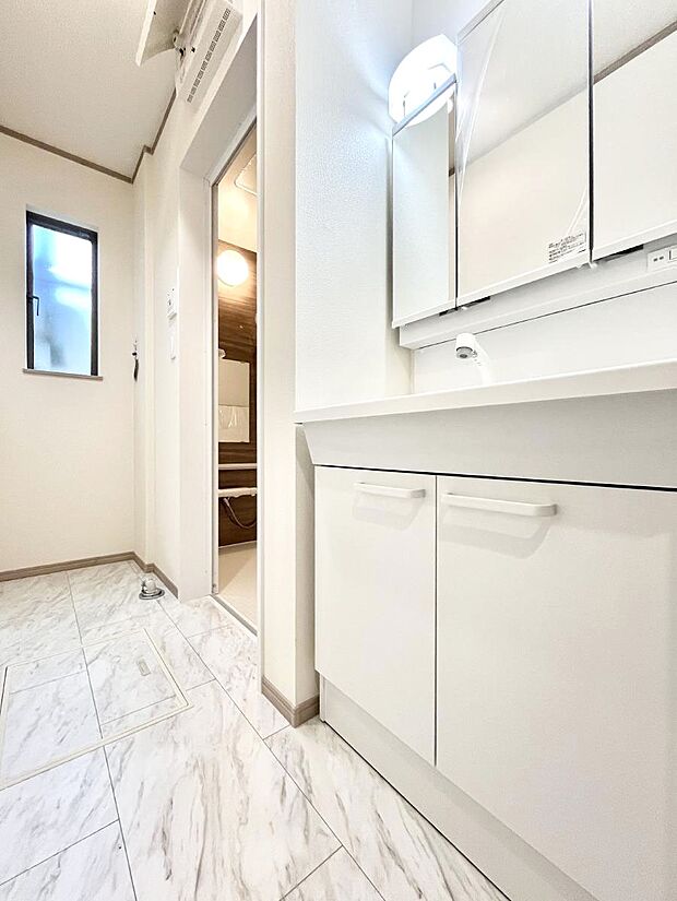 清潔感のある快適空間です。毎日の身支度も気持ち良くお使い頂けます。