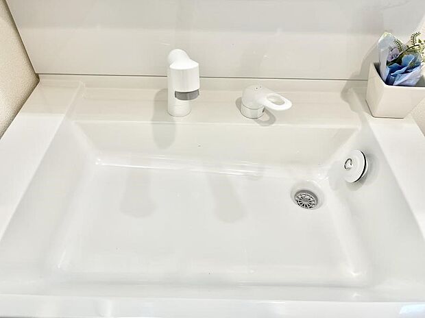 ハンドシャワー付き!使いやすい洗面台。