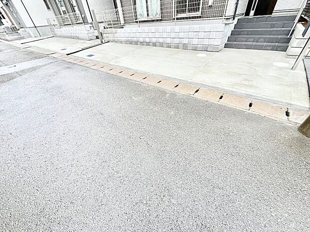 目の前が駐車場だと雨の日も大量にお買い物をした時も便利ですね