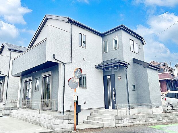 洗練された外観、上質な住空間が広がる室内は永く安心して過ごせる住居です。