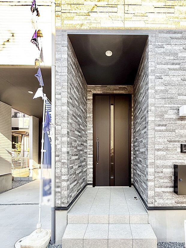 大切な家族、来客を出迎える玄関。