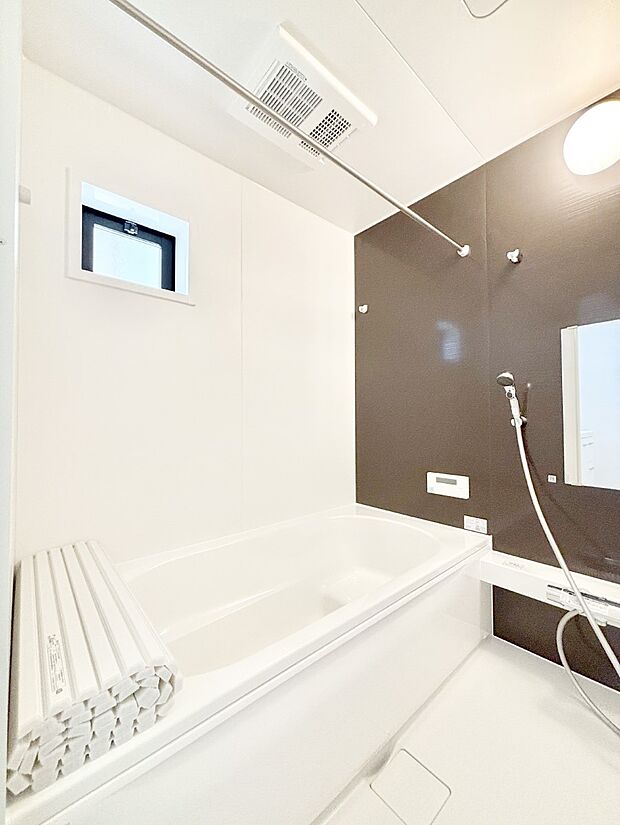 落ち着いた雰囲気でゆっくりお寛ぎいただけるバスルーム