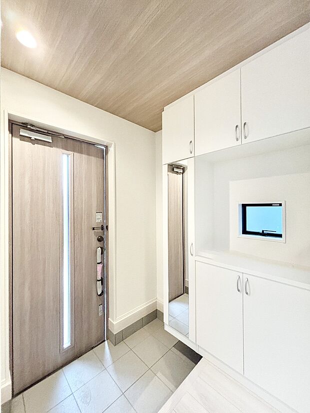 明るい玄関はお客様をお出迎えするのにぴったりです!