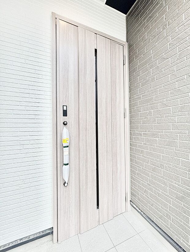 大切な家族、来客を出迎える玄関。