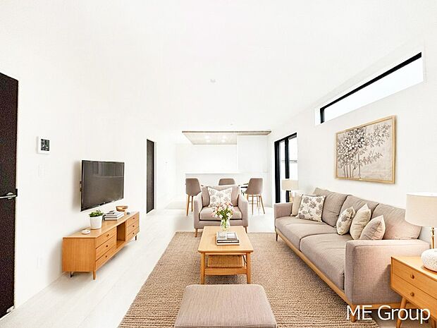 家族の和やかな会話が聞こえてきそう。開放感のあるリビングです。※家具はCGです