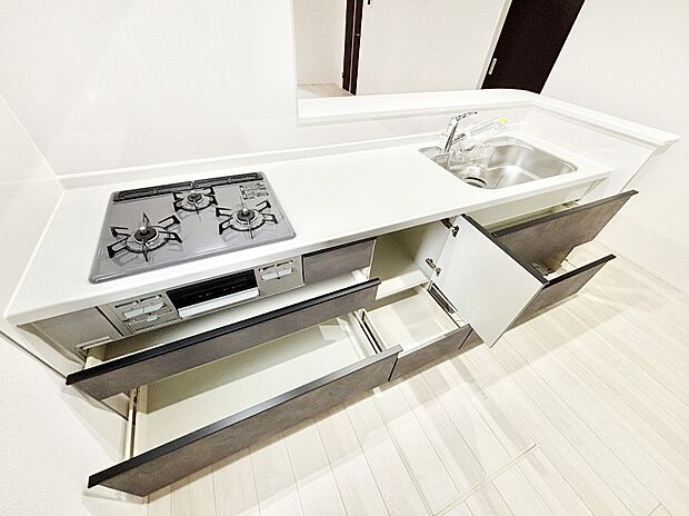 使いやすさを優先したスライド式収納タイプ!