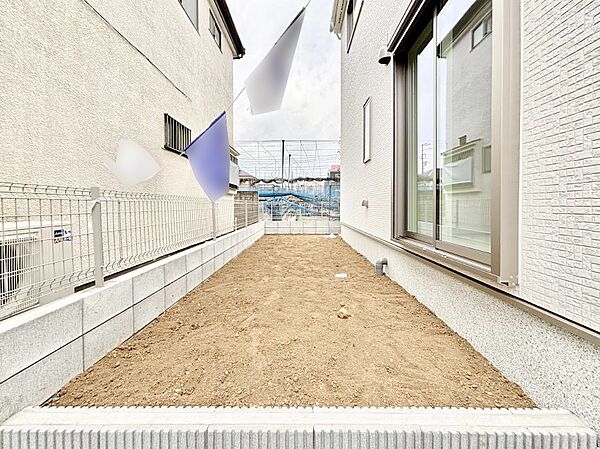 ガーデニングや家庭菜園も楽しめるお庭付き。