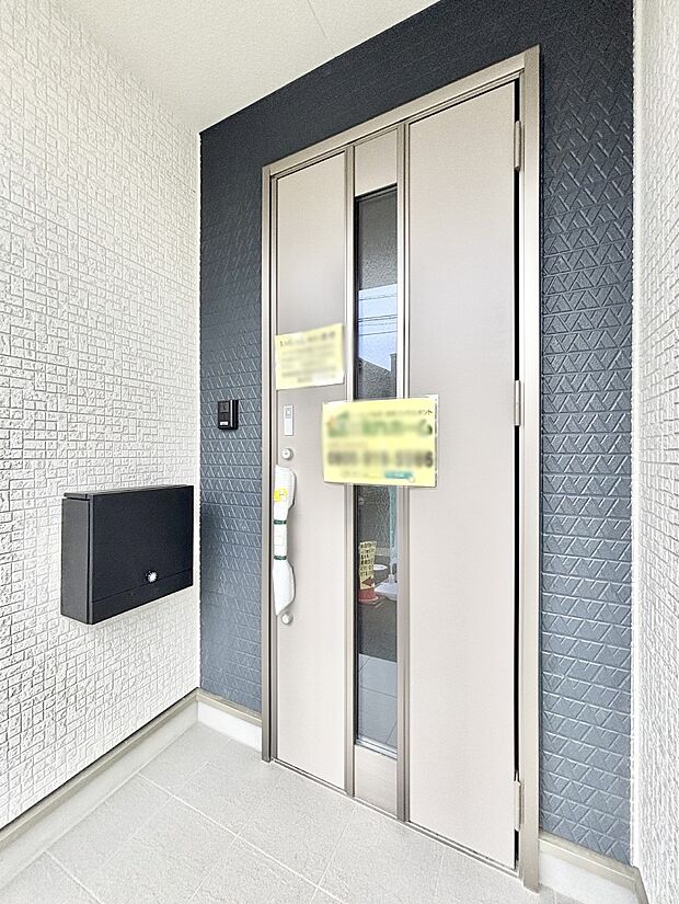 大切な家族、来客を出迎える玄関。