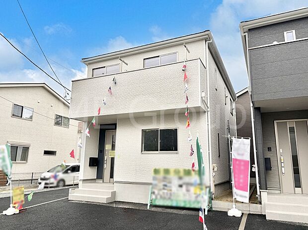 シンプルで落ち着きのある建物は住むかたの個性でオリジナルなものになっていきます。