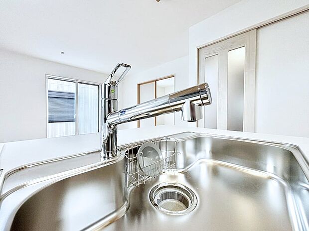 いつでも清潔なおいしいお水を。一つの水栓で水道水と浄水を使い分け。